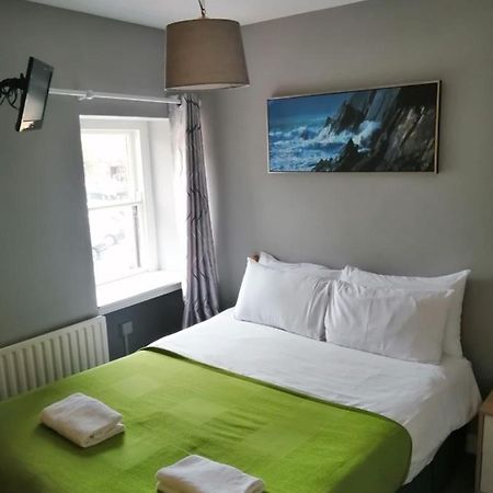 An File Economy Rooms Westport Bagian luar foto