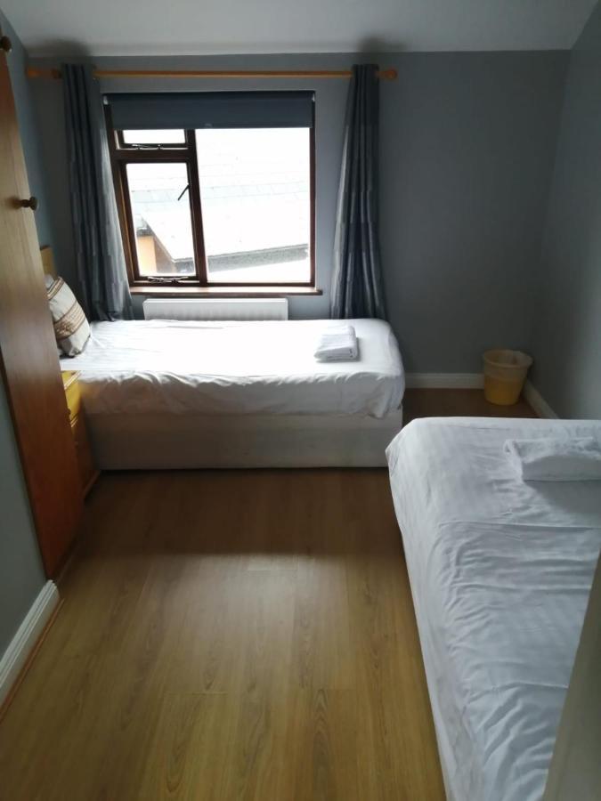 An File Economy Rooms Westport Bagian luar foto