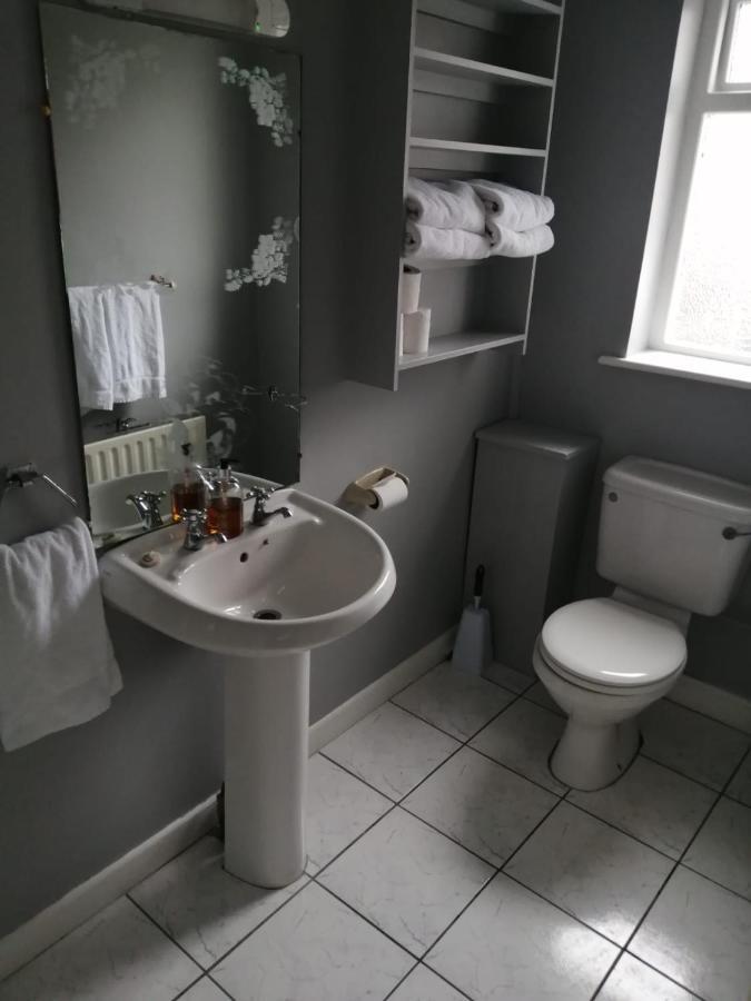An File Economy Rooms Westport Bagian luar foto